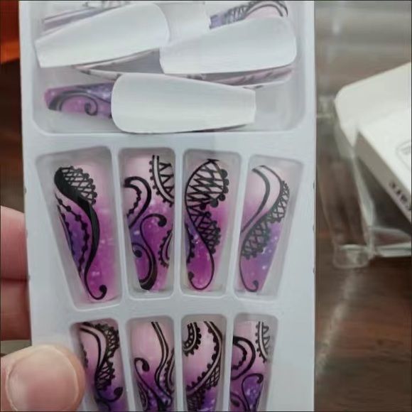 ✨ GORGEOUS 👑 Music Notes Lilac Purple Long Ombre Designed Press On Nails - Picture 2 of 5